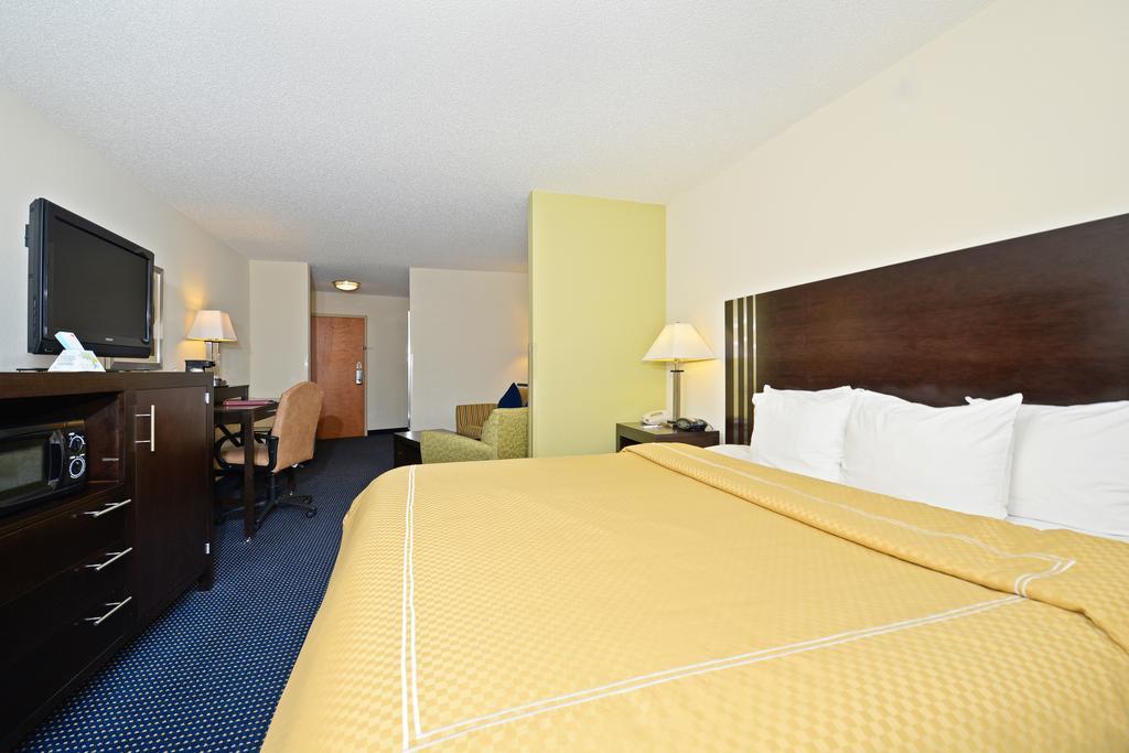 Comfort Suites Lancaster Amish Country Smoketown  Bilik gambar